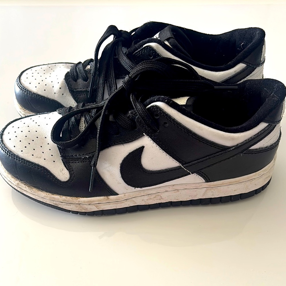 Nike Women's Black and White Sneakers